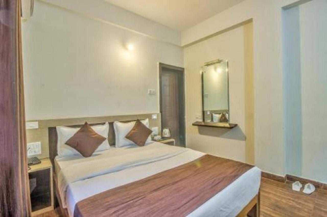 Baga Beach Paradise Hotel Екстериор снимка
